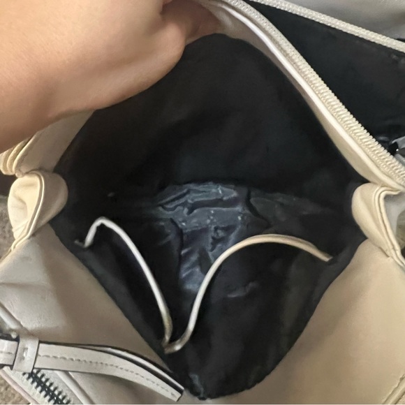 ‼️SOLD‼️Simple Vera Wang bedford triple entry Satchel - Picture 4 of 5